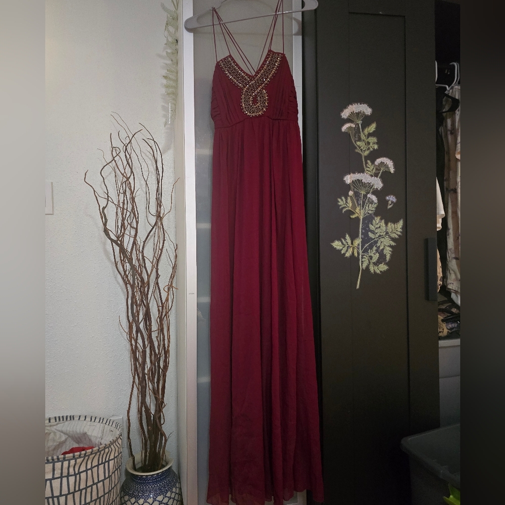 NWOT motherhood maternity burgundy gown size medium